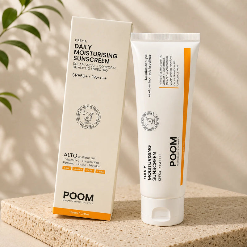Daily Moisturising Sunscreen POOM SPF 50+ PA++++ · protector solar facial y corporal con vitamina C probiótico Lactobacillus péptidos y ácido hialurónico
