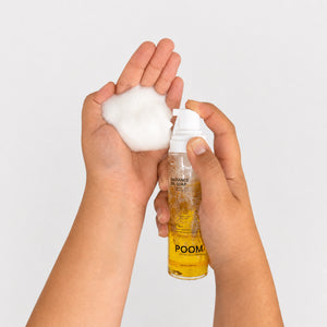 Textura de POOM Radiance Oil Soap, limpiador facial en aceite