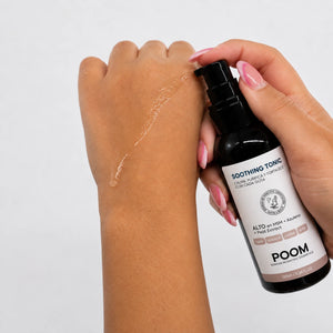 Textura de Soothing Tonic POOM con arcilla verde, frambuesa y selenio fermentado